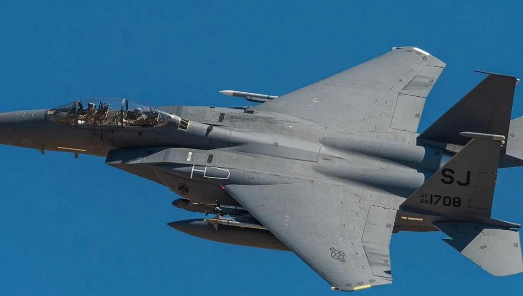 110 ΠΜ: Αμερικανικά F-15E Strike Eagle προσγειωθήκαν στη Λάρισα